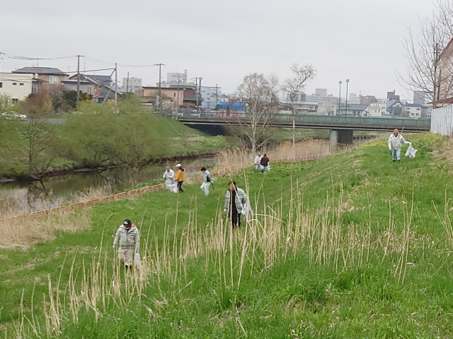 仁々志別川清掃活動